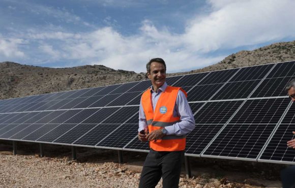 Σε βάσεις της Μεταλουμίν στηρίζεται το φωτοβολταϊκό πάρκο 1MW που εγκαινίασε ο Πρωθυπουργός στη Χάλκη