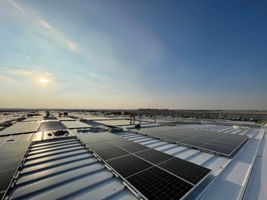 Βιομηχανική οροφή με το σύστημα M-IR-860L για έργο δυναμικότητας 2MW στη Σαουδική Αραβία