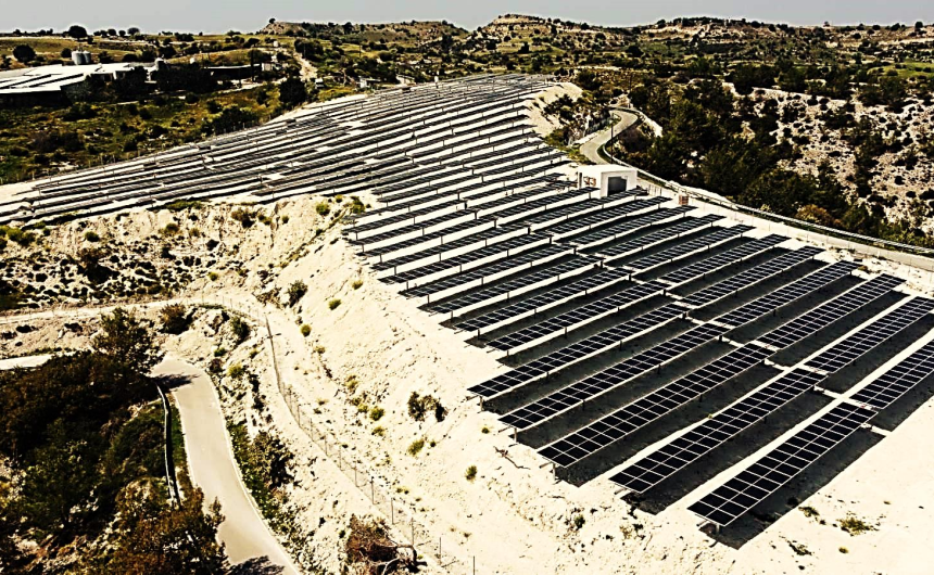 Ανανεώνοντας το Ενεργειακό Τοπίο: Το Ηλεκτρικό Ηλιακό Tracker της Μεταλουμίν στην Κύπρο