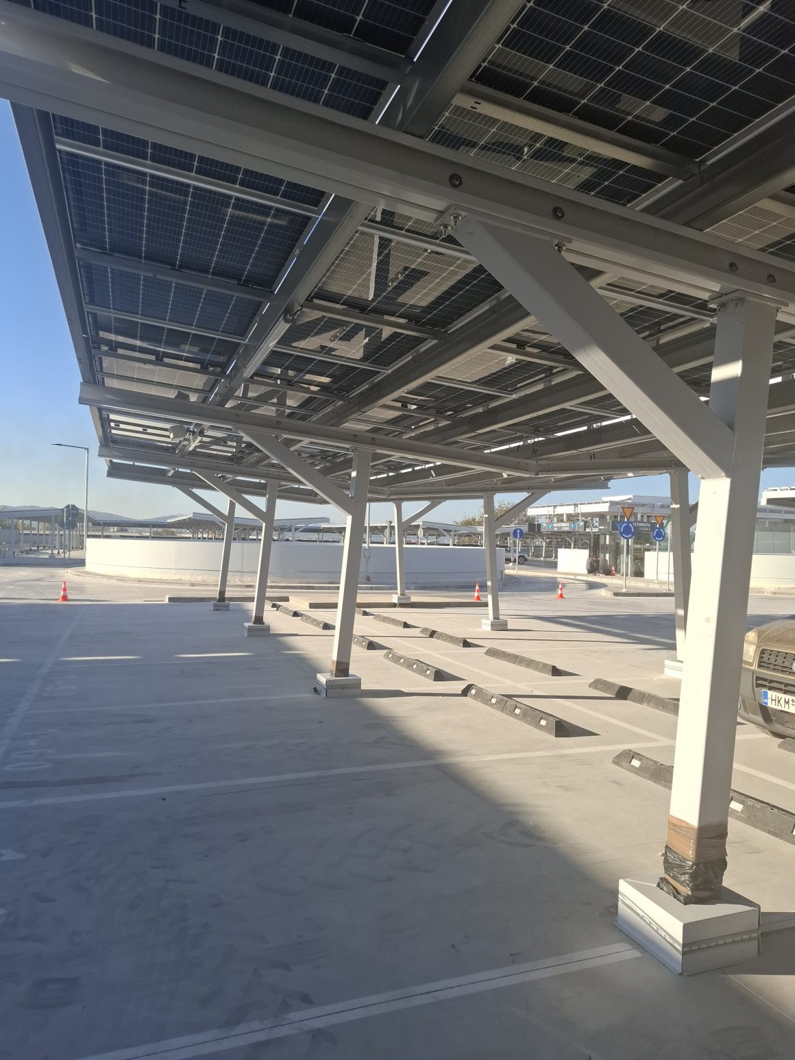 Μεταλλικές Κατασκευές Στεγάστρων Αυτοκινήτων (Car Ports)