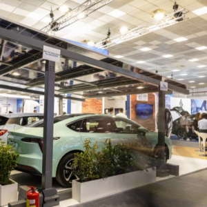 Ανοίγοντας δρόμο στις εξελιγμένες υποδομές φόρτισης ηλ. οχημάτων